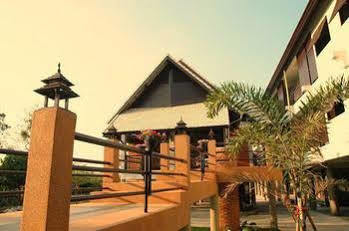 Phaya Inn Lamphun Exterior photo